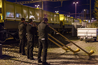 Alphorno #2. Sins. Alphorn-Trio: Markus Huwiler, Urs Villiger, Thomas Huwiler. 12. Sotöönz-Stobete. G7, Güterbahnhof, Rösslimatt, Luzern