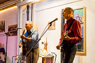 Edelpop-Duo #1. Urs Keller, Erich Jucker, Gitarren, Gesang. 11. Sotöönz-Stobete. G7, Güterstrasse 7, Luzern